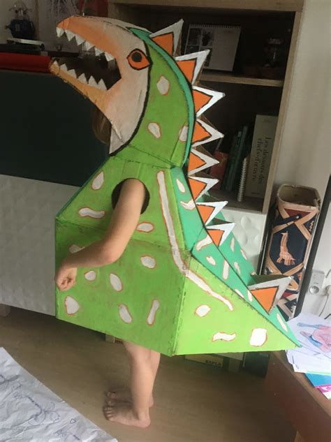 Comment Entretenir un Costume de Dinosaure